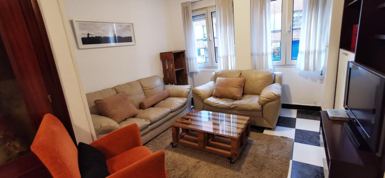 Ferienwohnung A Cinco Minutos De Todo Oviédo Exterior foto